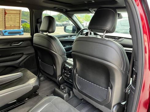 Used 2025 Jeep Grand Cherokee L Altitude AWD/4WD image 24