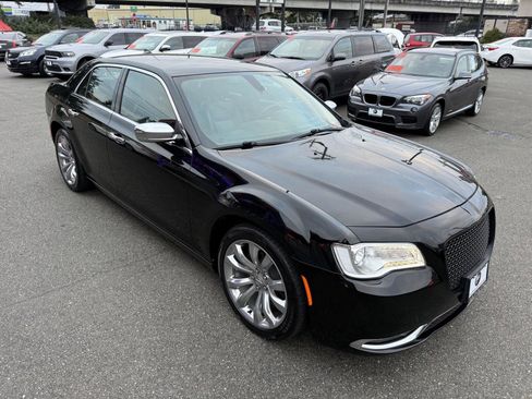 Used 2018 Chrysler 300 Limited image 4