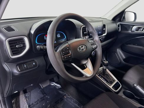 Used 2026 Hyundai Venue SE FWD image 18