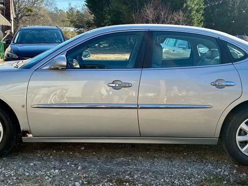 Used 2006 Buick LaCrosse CXL w/ Chrome Appearance Package image 4