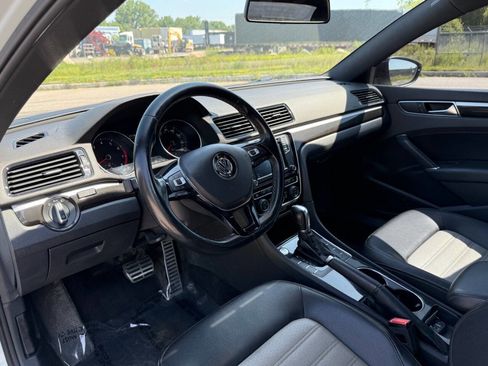 Used 2018 Volkswagen Passat 3.6 image 11
