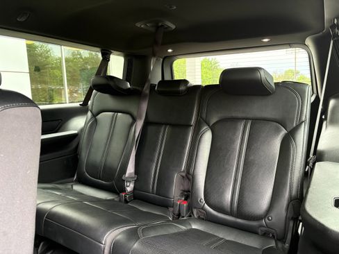 Certified 2024 Jeep Wagoneer L Series III w/ Flexible Seating Group AWD/4WD image 12