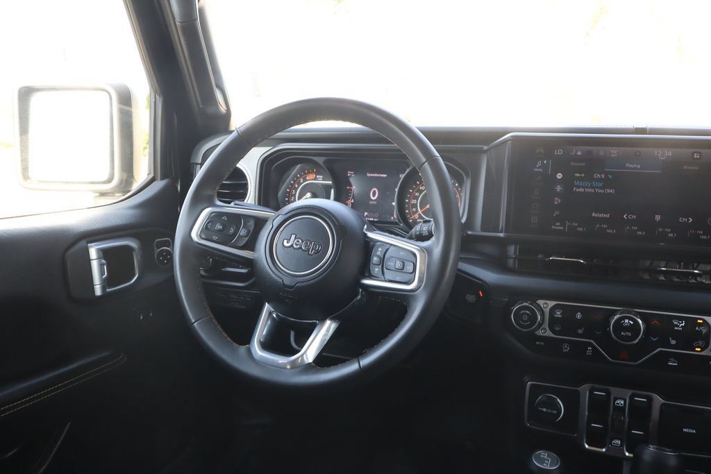 Used 2024 Jeep Wrangler Unlimited Sahara AWD/4WD image 28