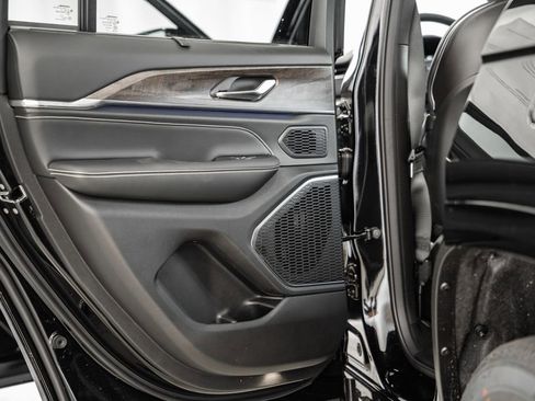 New 2025 Jeep Grand Cherokee Overland image 36