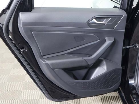 Used 2019 Volkswagen Jetta SE w/ Cold Weather Package image 25