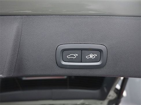 Used 2023 Volvo XC40 B5 Plus w/ Protection Package Premier image 27