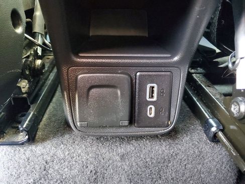 Used 2022 Chevrolet TrailBlazer RS w/ Technology Package image 12