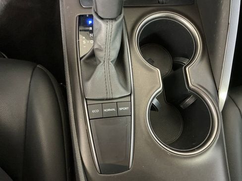 Used 2022 Toyota Camry SE image 14