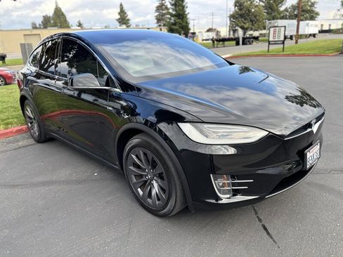 Used 2018 Tesla Model X 75D AWD/4WD image 2