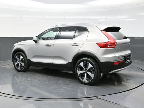 Used 2025 Volvo XC40 B5 Plus image 4