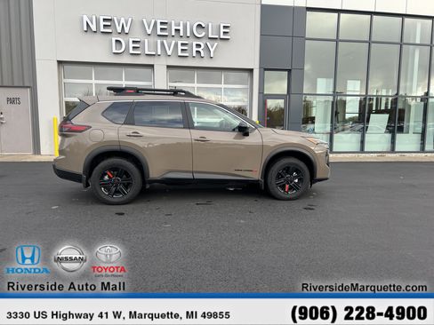 Used 2025 Nissan Rogue SV image 10
