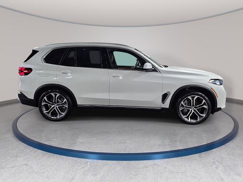 New 2026 BMW X5 xDrive50e w/ Climate Comfort Package AWD/4WD image 4