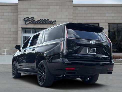 Used 2023 Cadillac Escalade ESV Sport w/ LPO, ONYX Package AWD/4WD image 4