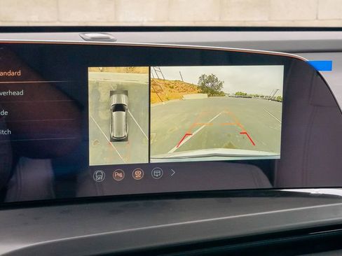 Certified 2026 Cadillac Vistiq Luxury image 24