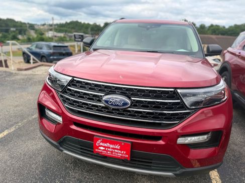 Used 2021 Ford Explorer XLT w/ Equipment Group 202A RWD image 6