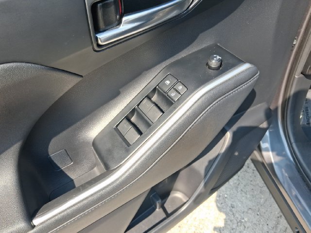 Used 2021 Toyota Highlander XLE FWD image 15