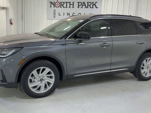 New 2026 Lincoln Corsair Premiere image 6