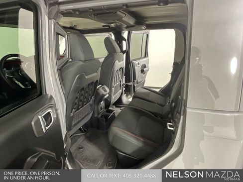 Used 2021 Jeep Gladiator Rubicon AWD/4WD image 12