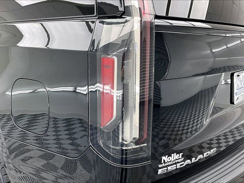 Used 2024 Cadillac Escalade Sport AWD/4WD image 31