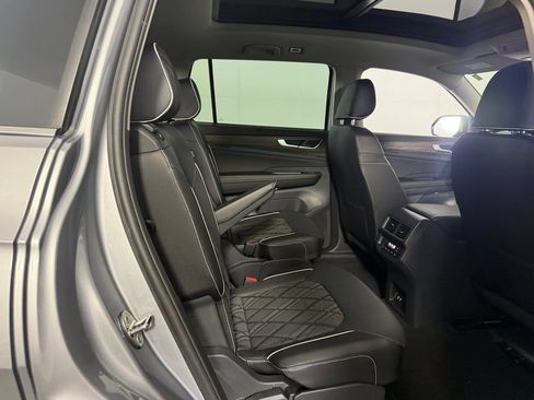 Used 2025 Volkswagen Atlas SEL Premium R-Line AWD/4WD image 31