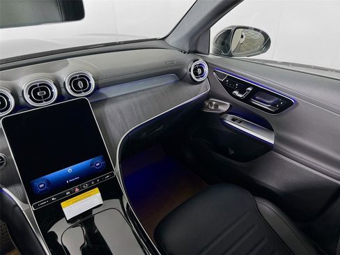 Used 2025 Mercedes-Benz GLC 300 4MATIC image 20