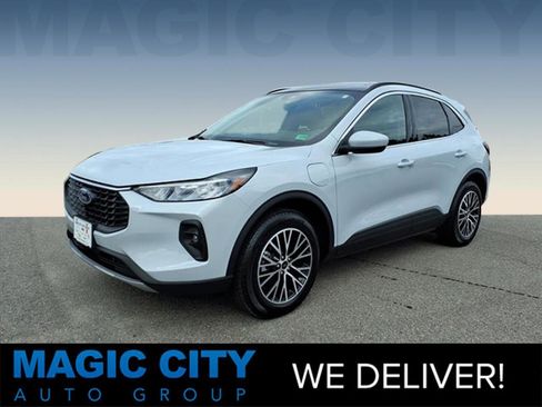 Used 2025 Ford Escape SE FWD image 1