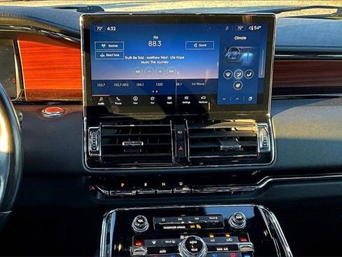 Used 2023 Lincoln Navigator Reserve image 16