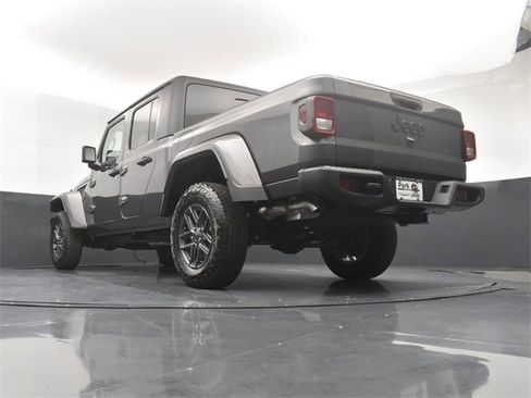 New 2025 Jeep Gladiator Sport image 22