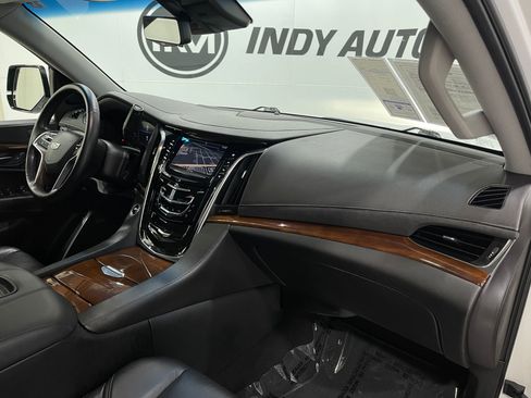 Used 2019 Cadillac Escalade Premium Luxury image 20