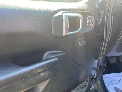 Used 2022 Jeep Wrangler Unlimited Sport AWD/4WD image 12