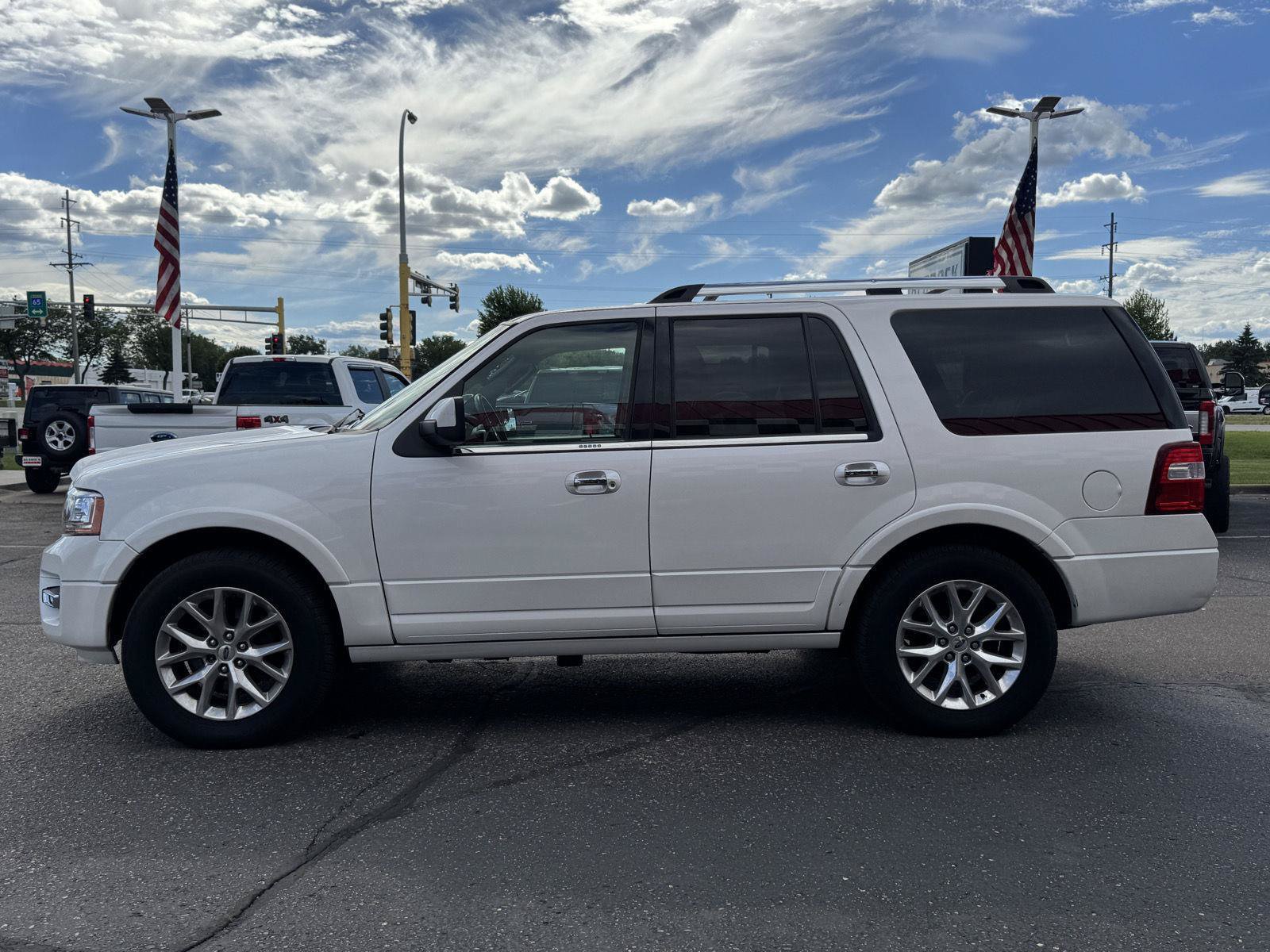 Used 2015 Ford Expedition Limited w/ Equipment Group 301A AWD/4WD image 2