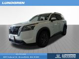 Used 2024 Nissan Pathfinder SV image 3