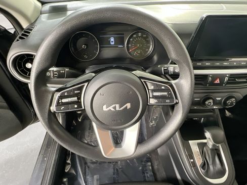 Used 2022 Kia Forte LXS image 11