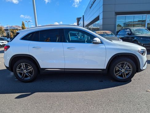 New 2025 Mercedes-Benz GLA 250 4MATIC image 2
