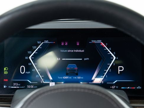 Certified 2024 BMW X7 xDrive40i w/ Executive Package image 18