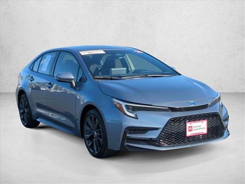 Certified 2025 Toyota Corolla SE w/ SE Premium Package image 3