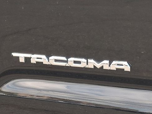 Used 2023 Toyota Tacoma TRD Off-Road image 33