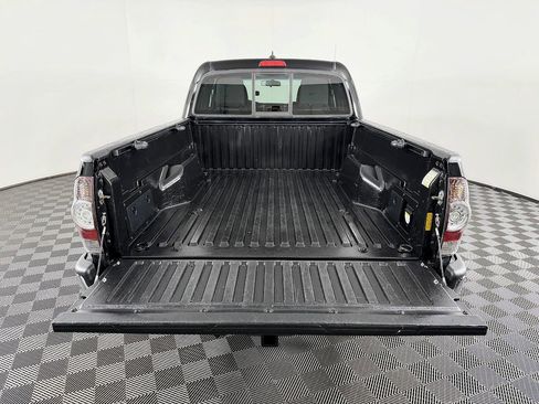 Used 2015 Toyota Tacoma w/ TRD Sport Package AWD/4WD image 13