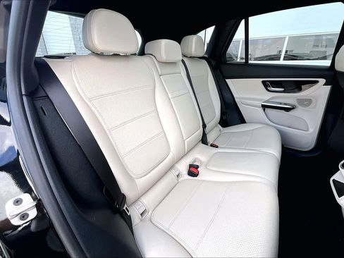 Used 2025 Mercedes-Benz GLC 300 image 18
