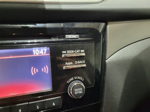 Used 2016 Nissan Rogue SV image 29