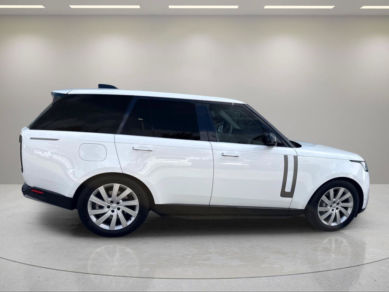 Used 2024 Land Rover Range Rover SE AWD/4WD image 17
