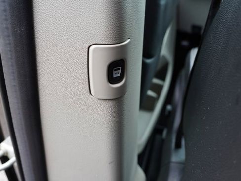 Used 2018 Dodge Grand Caravan SXT FWD image 23