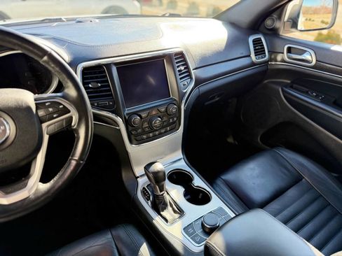 Used 2018 Jeep Grand Cherokee Limited image 19