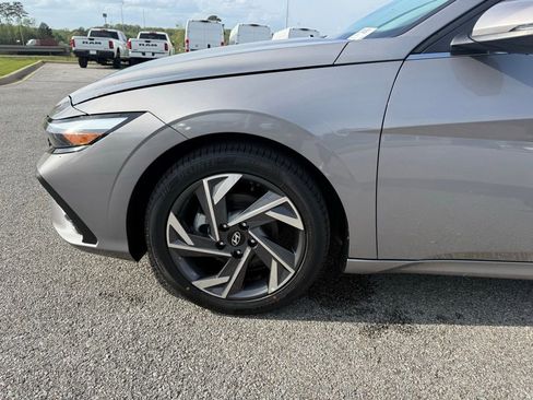Used 2024 Hyundai Elantra Limited FWD image 26
