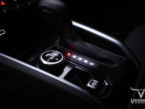 Used 2023 Chevrolet Colorado Trail Boss w/ Technology Package image 16