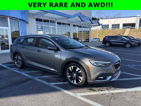 Used 2018 Buick Regal Essence w/ Driver Confidence Package #1 image 1