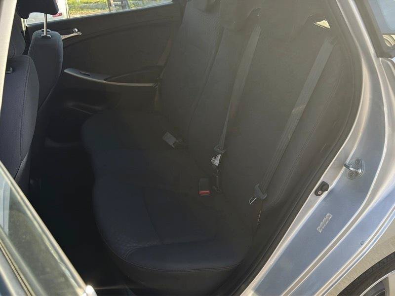 Used 2012 Hyundai Accent SE FWD image 13