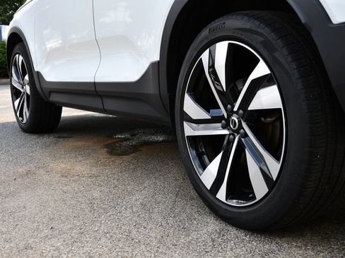 Used 2024 Volvo XC40 B5 Plus w/ Protection Package Premier AWD/4WD image 9