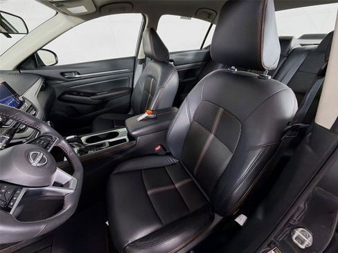 Used 2024 Nissan Altima 2.5 SR image 11