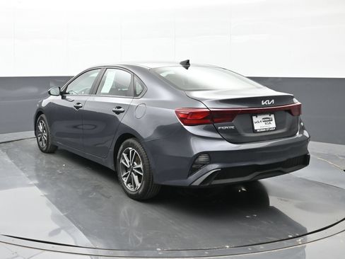Used 2022 Kia Forte LXS FWD image 2